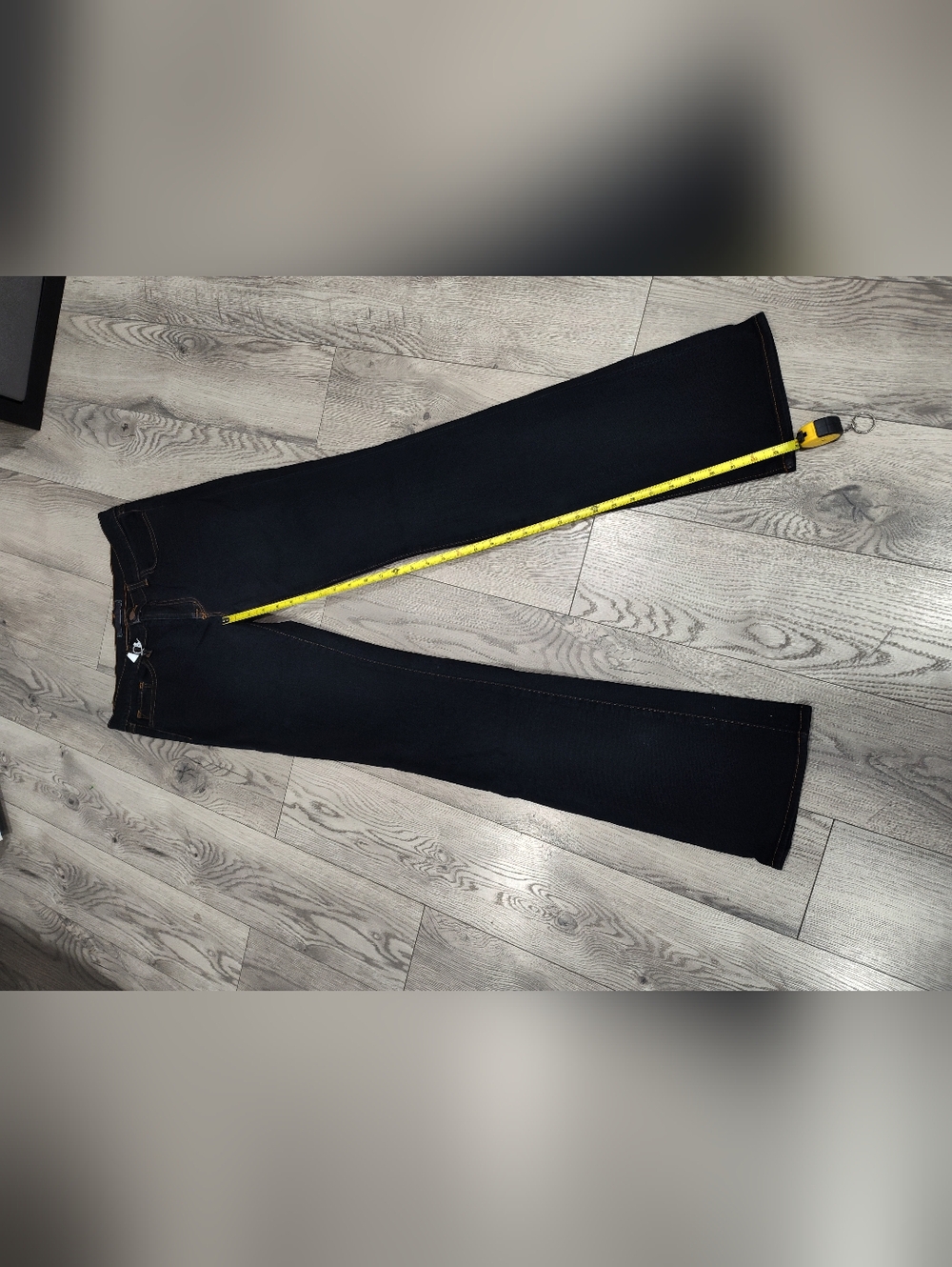 J Brand Black Skinny Jeans with Subtle Contrast Stitching